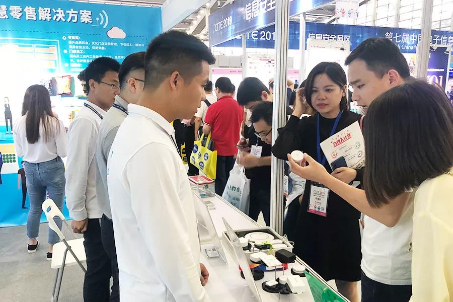 云里物里攜彩屏電子價(jià)簽亮相第七屆電子信息博覽會(huì)