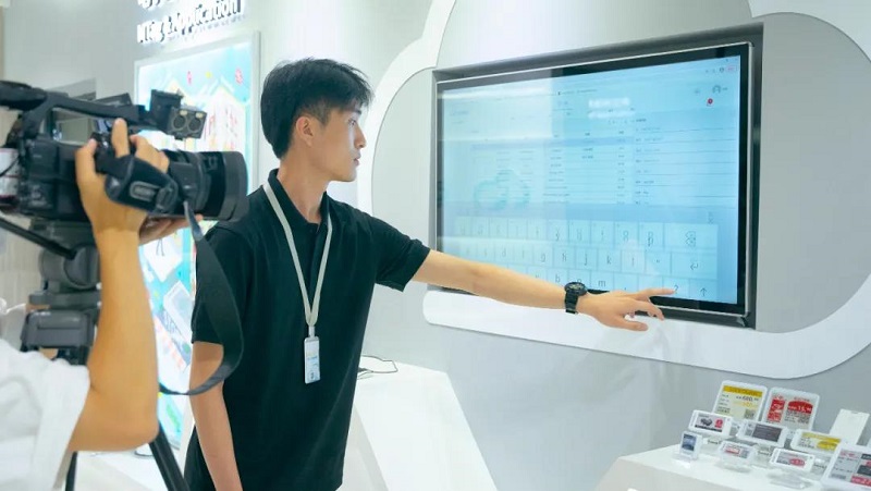 深圳廣電《1919創財經》走進云里物里:以“萬物互聯”打造全場景數字化智慧生態鏈