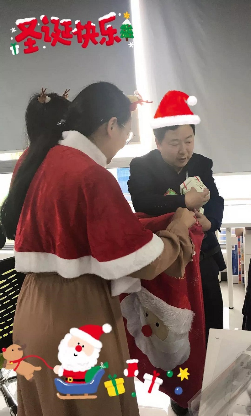 2019年圣誕節(jié)云里物里小姐姐化身麋鹿派發(fā)禮物