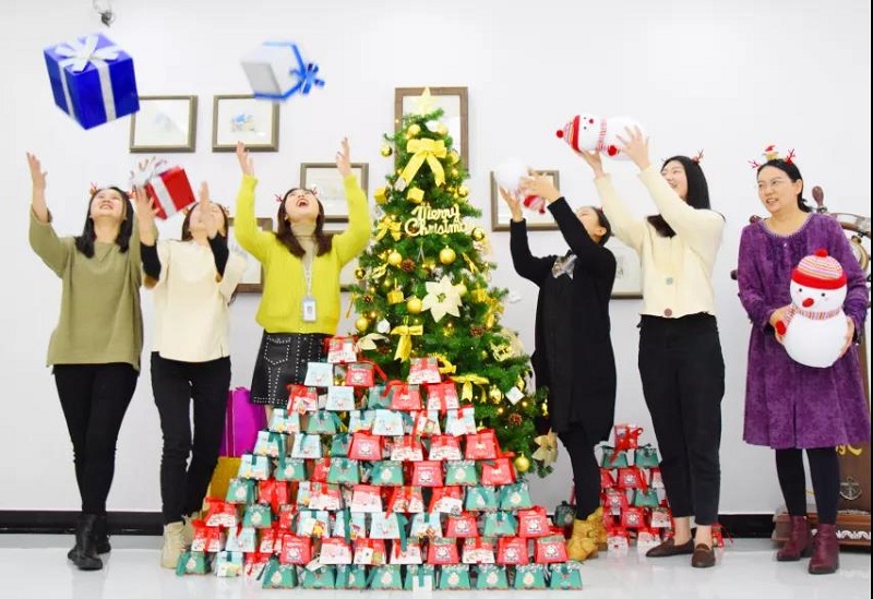 2019年圣誕節(jié)云里物里小姐姐化身麋鹿派發(fā)禮物